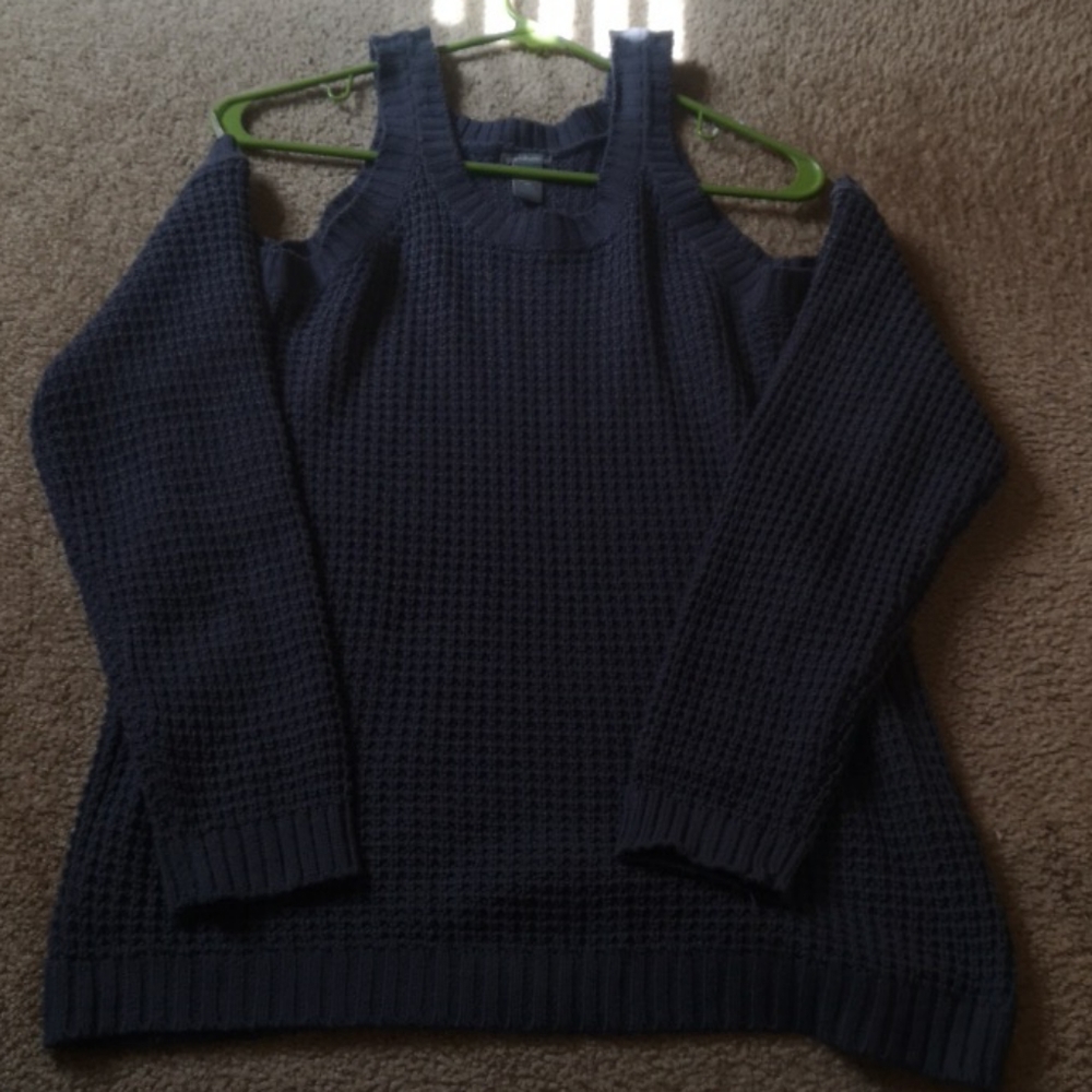 Cold Shoulder Knitted Shirt
